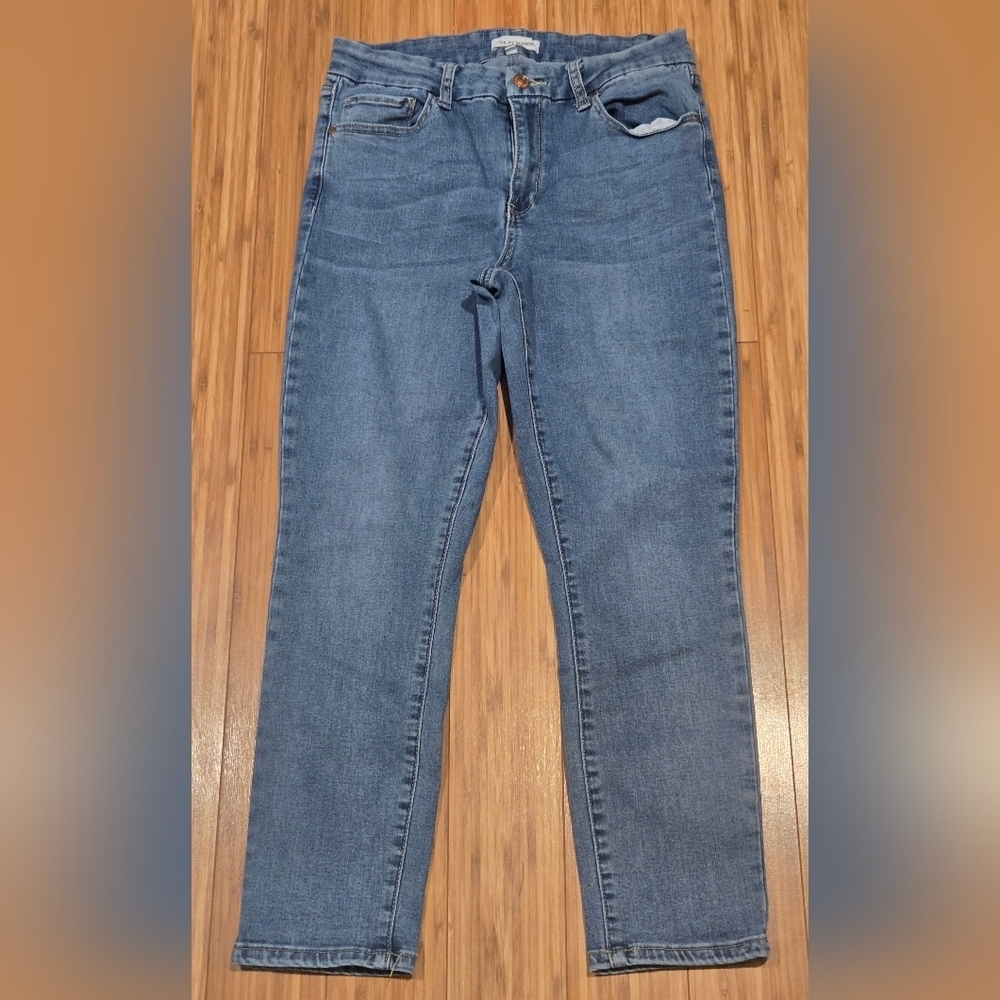 Ashley Mason High-Rise Straight Cropped Jeans in Medium Blue